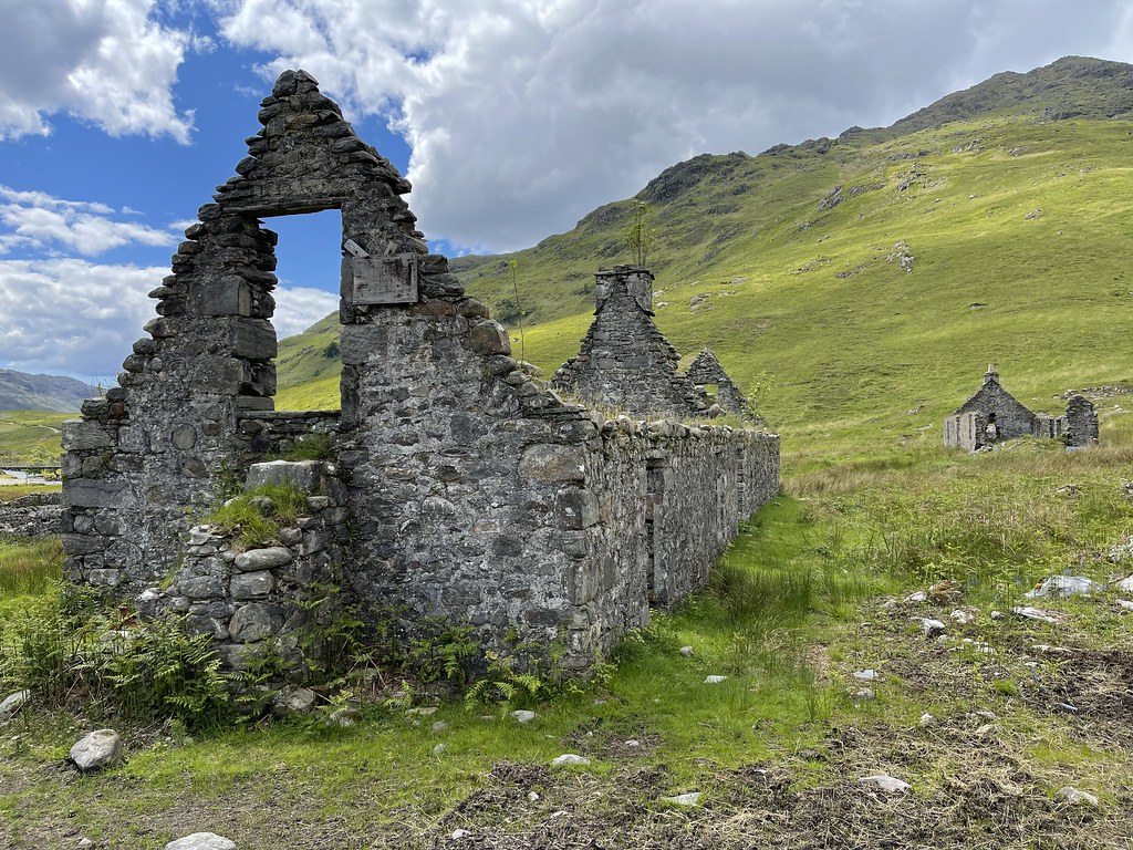 фото: Ruins at Carnach, Knoydart