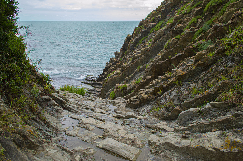: Descent to the Black sea shore from canyon at ''Kiselev Rock