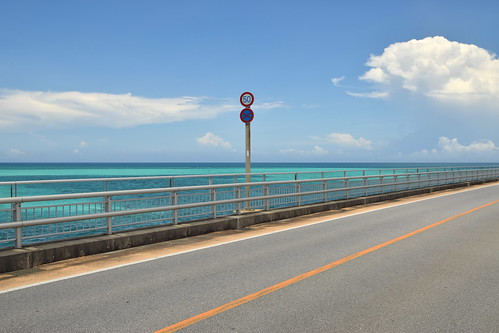Okinawa driving ©  Raita Futo