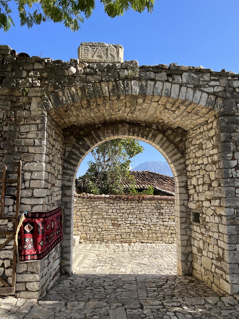 : Bar  Berat, Albania