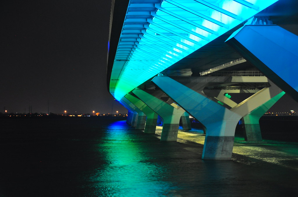 фото: Pont Champlain la nuit