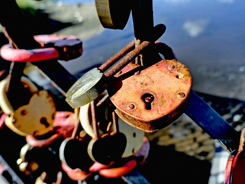 Colorful and rusted locks ©  Sergei F