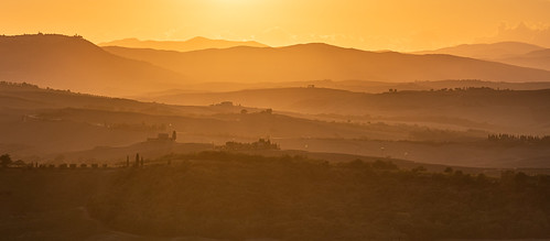 Sunset over Val d'Orcia ©  kuhnmi