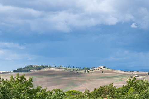 A hill in Val d'Orcia ©  kuhnmi