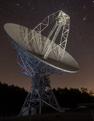 NASA Radiotelescope at Night • <a style="font-size:0.8em;" href="http://www.flickr.com/photos/25078342@N00/52634228641/" target="_blank">View on Flickr</a>