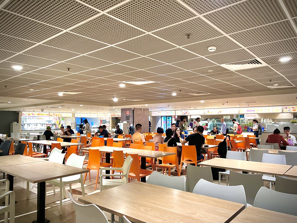 фото: Hidden underground staff canteen open to the public, Changi Airport Terminal 1, Singapore
