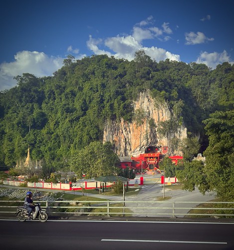 Kong Fook Ngam Cave Temple, Kampung Kepayang constituency, just south of Ipoh, Malaysia ©  Sharon Hahn Darlin