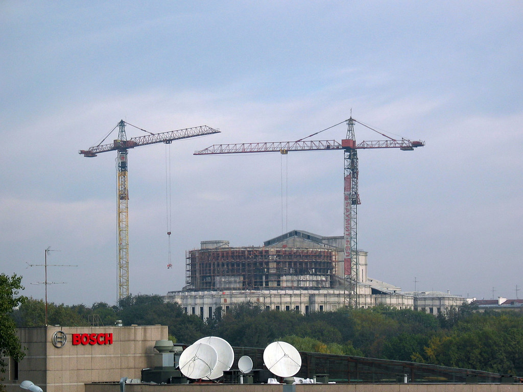 : Baustelle Opernhaus aus der Ferne