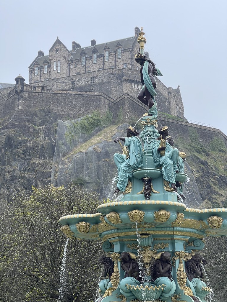 : Ross fountain and Edinburgh castle