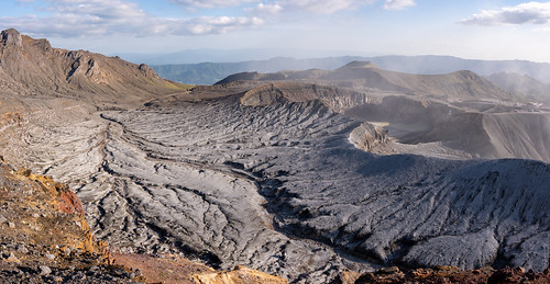 Aso's volcanic valley ©  Raita Futo