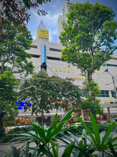 Lucky Plaza Orchard Road Singapore still exists in its old form (Monday June 26, 2023) ©  Sharon Hahn Darlin