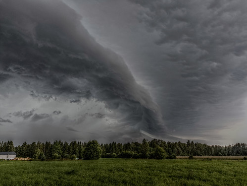 Attack of a thundercloud ©  Егор Журавлёв