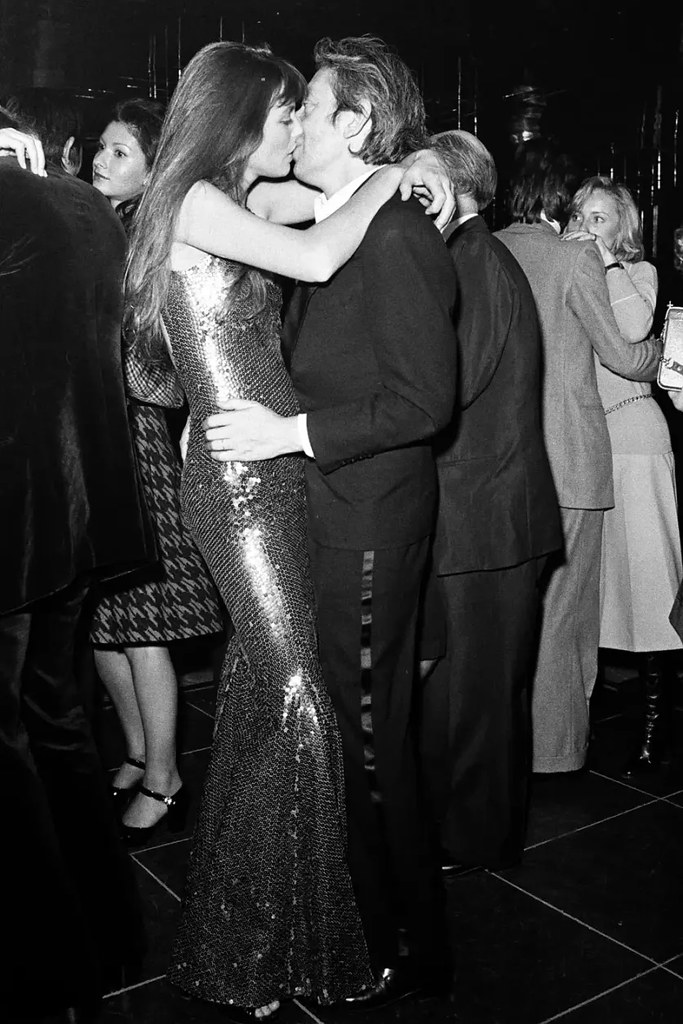 : Jane Birkin et Serge Gainsbourg Fous amoureux, chez R'egine en octobre 1973.  Jean-Claude Deutsch Paris Match