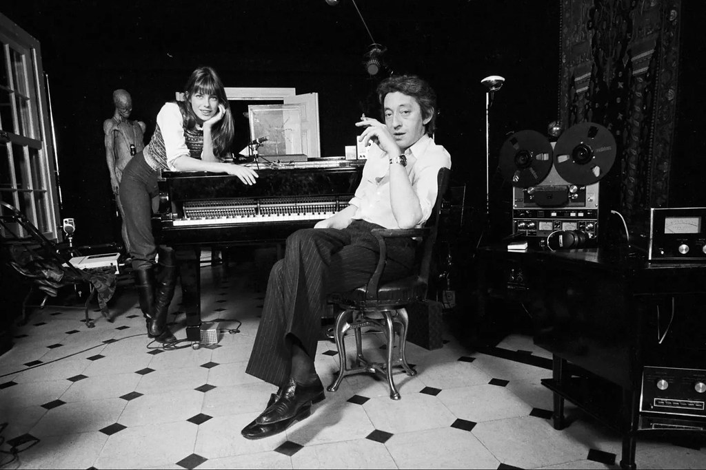 : Jane Birkin et Serge Gainsbourg en 1971 rue Verneuil dans le 7`eme arrondissement de Paris  Jean-Claude Deutsch Paris Match2