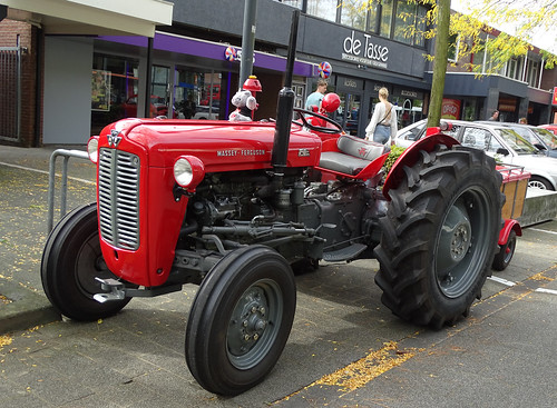 Massey Ferguson Tractor ©  peterolthof