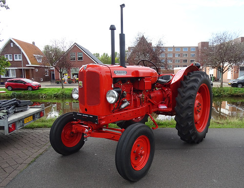 BMC Nuffield Tractor ©  peterolthof