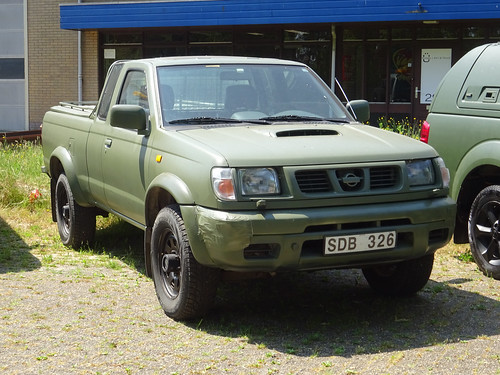 2001 Nissan NP300 King Cab 2.5 4WD Manual from Sweden ©  peterolthof