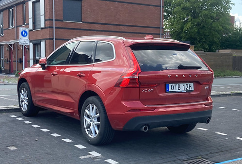 2021 Volvo XC60 B4 AWD Geartronic from Sweden ©  peterolthof