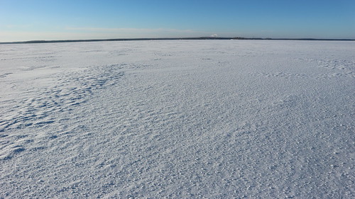 Frozen reservoir. A lonely walk in -28  ©   .