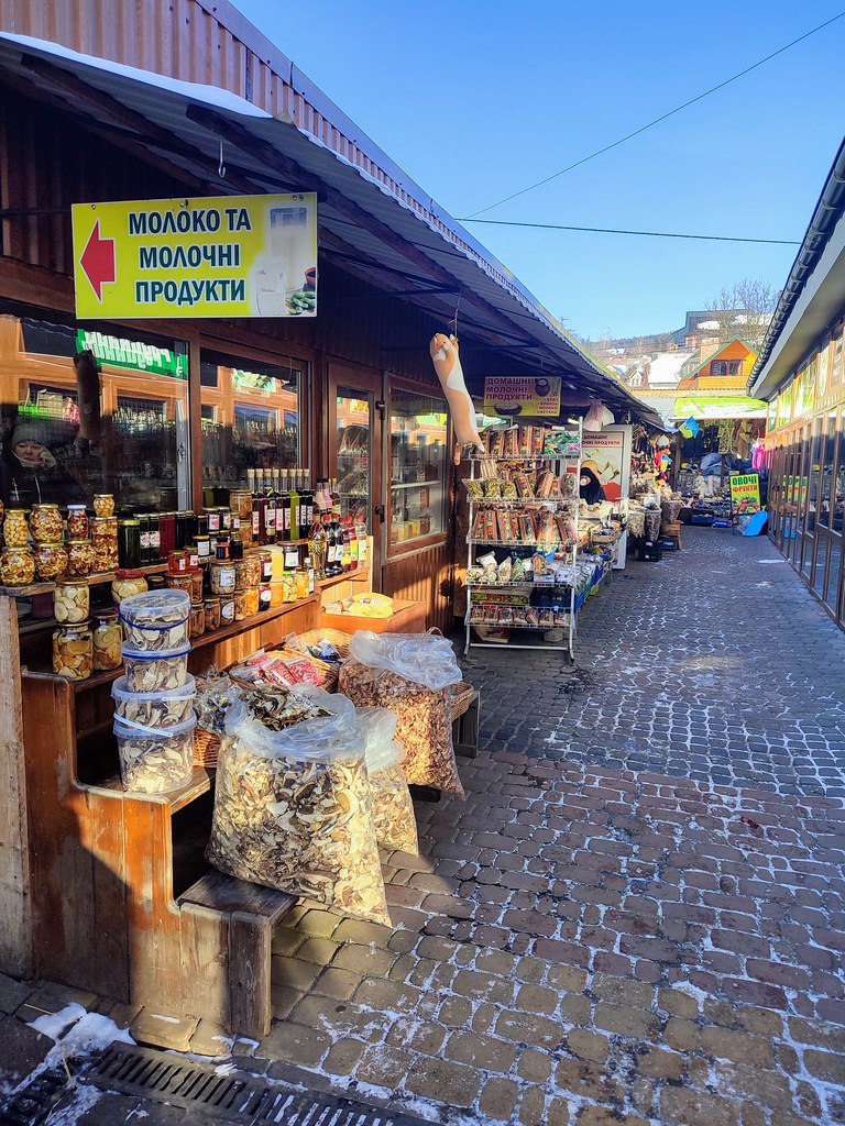 : market / Yaremche, Ukraine