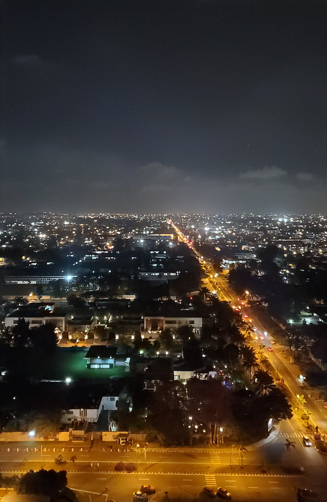 : Abidjan la nuit - vue sur le boulevard Latrille