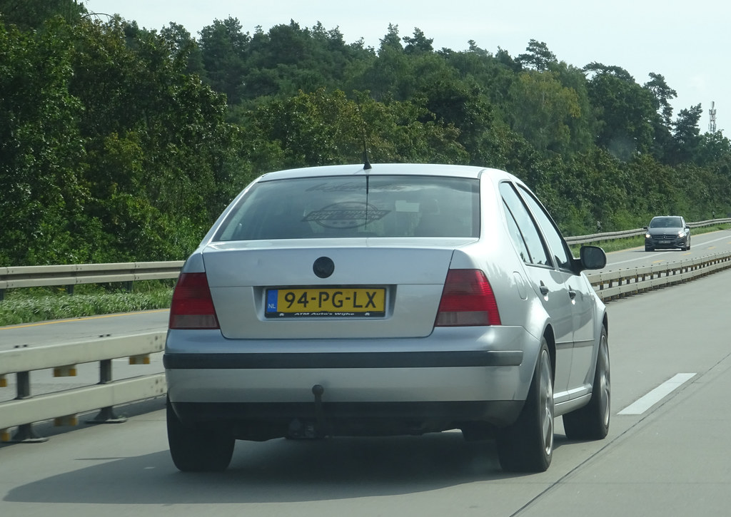 : 2004 Volkswagen Bora 77 kw