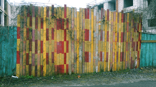 colorful wooden fence ©  illucent
