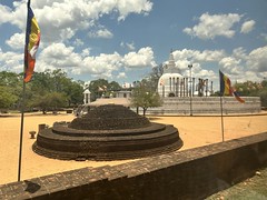 Estupas y santuarios en Anuradhapura.