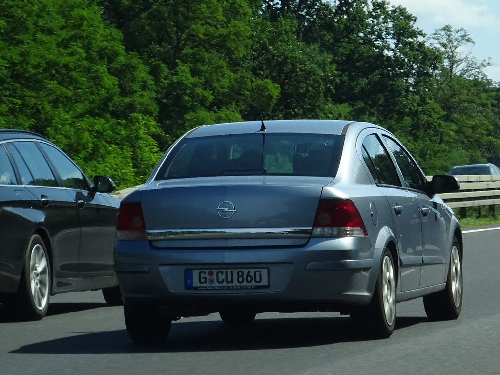 : Opel Astra H Sedan