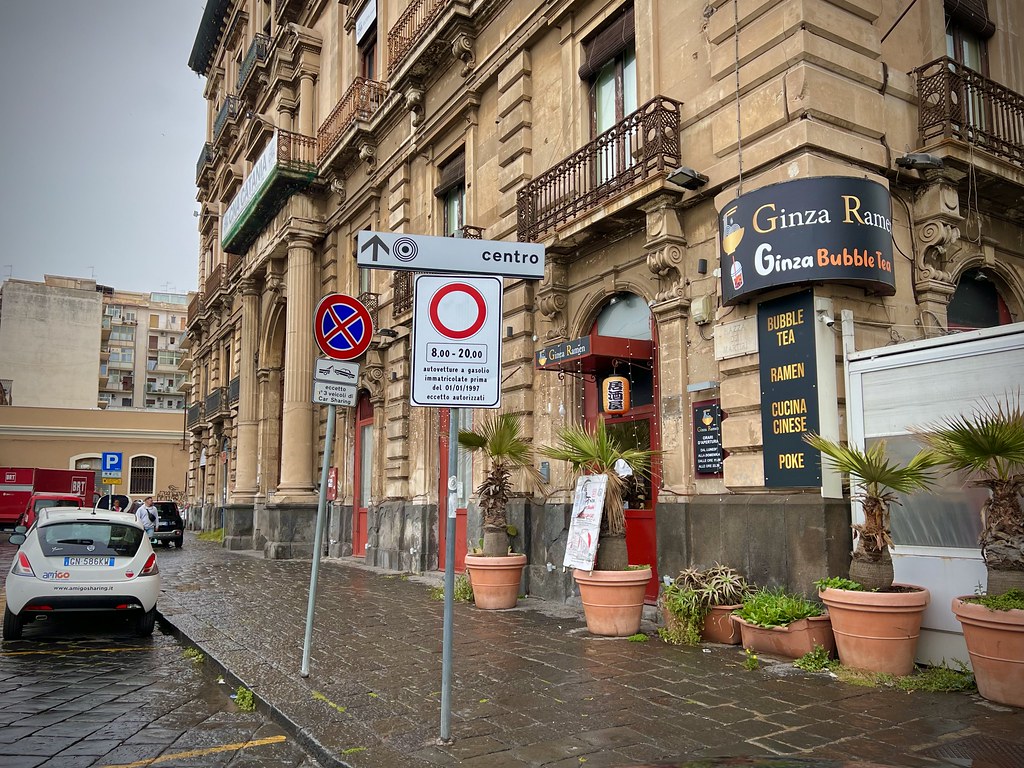 : Piazza dei Martiri della Libert`a, Catania, Sicilia, Italia 