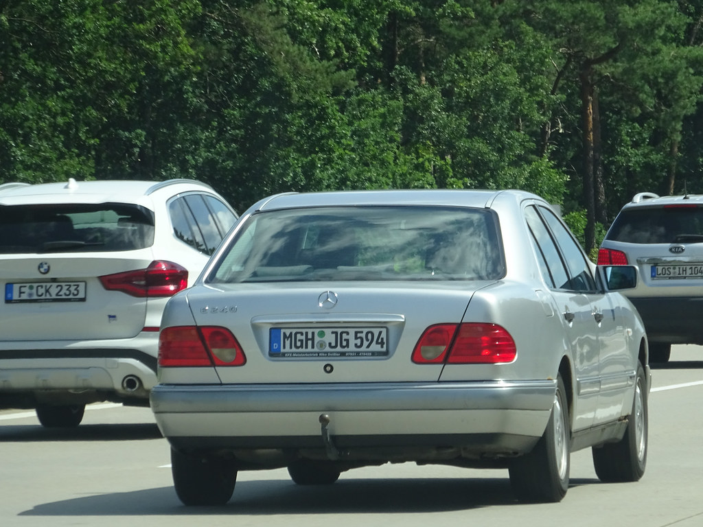 : Mercedes-Benz E-240