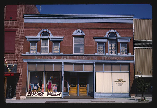 John Tracy & Co. Clothing, Marysville, Kansas (LOC) ©  The Library of Congress