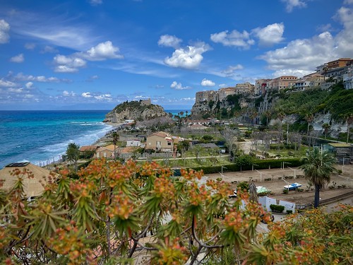 Tropea, Calabria, Italia  ©  Sharon Hahn Darlin