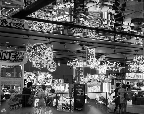 An arcade in Tokyo ©  Sergiy Galyonkin