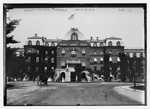 Vassar College, Pokeepsie [i.e. Poughkeepsie] - Main B'ld'g (LOC) ©  The Library of Congress