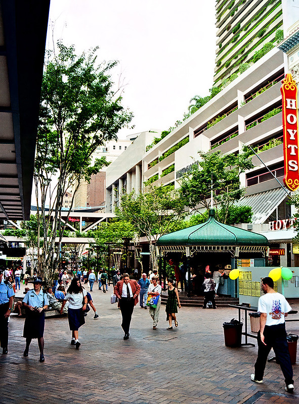 October 1995 - Looking along the Queen St Mall, Brisbane, Queensland, Australia<br/>© <a href="https://flickr.com/people/88572252@N06" target="_blank" rel="nofollow">88572252@N06</a> (<a href="https://flickr.com/photo.gne?id=19913582450" target="_blank" rel="nofollow">Flickr</a>)