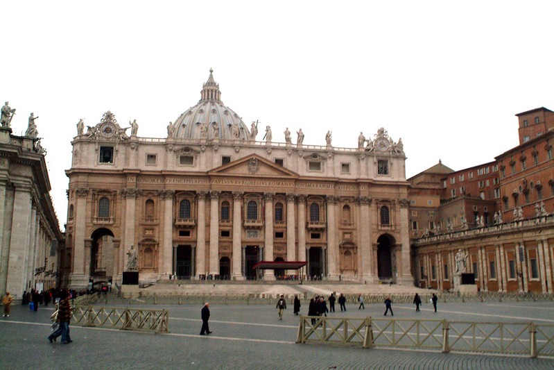 DSCF6772 St. Peter's Basilica Vatican City Rome Italy<br/>© <a href="https://flickr.com/people/41087279@N00" target="_blank" rel="nofollow">41087279@N00</a> (<a href="https://flickr.com/photo.gne?id=3335021586" target="_blank" rel="nofollow">Flickr</a>)