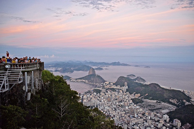 Overlooking Rio de Janeiro<br/>© <a href="https://flickr.com/people/78415472@N05" target="_blank" rel="nofollow">78415472@N05</a> (<a href="https://flickr.com/photo.gne?id=33806238238" target="_blank" rel="nofollow">Flickr</a>)