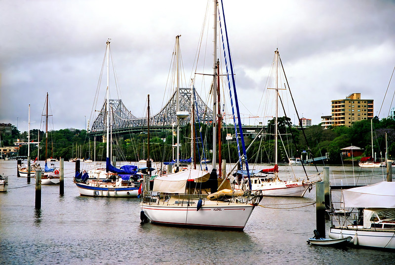 October 1995 - Yachts moored on the Brisbane River next to the City Botanical Gardens, Brisbane, Queensland, Australia<br/>© <a href="https://flickr.com/people/88572252@N06" target="_blank" rel="nofollow">88572252@N06</a> (<a href="https://flickr.com/photo.gne?id=37289945144" target="_blank" rel="nofollow">Flickr</a>)