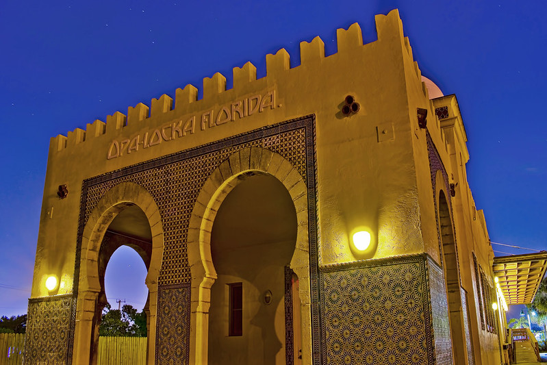 Opa-locka Seaboard Air Line Railway Station, 490 Ali Baba Avenue, Opa Locka, Florida, USA / Built: 1927 / Architect: Bernhardt E. Muller / Architectural Style: Moorish Revival architecture / Added to NRHP June 25, 1987<br/>© <a href="https://flickr.com/people/126251698@N03" target="_blank" rel="nofollow">126251698@N03</a> (<a href="https://flickr.com/photo.gne?id=39230406250" target="_blank" rel="nofollow">Flickr</a>)