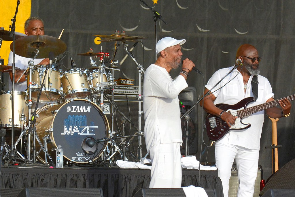 Maze Featuring Frankie Beverly images