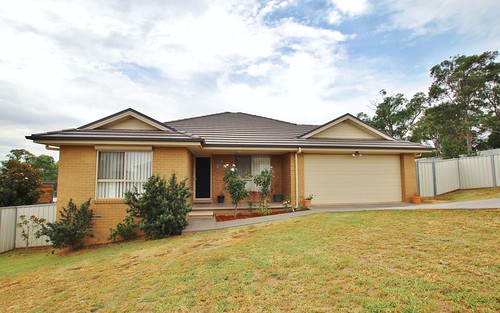 6 Henry Place, Young NSW 2594