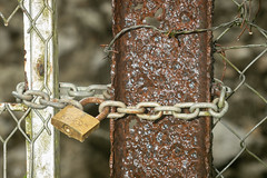 20190423_5258_7D2-160 Padlock, chain and rust (113/365)