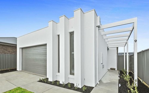 9 Daly Drive, Lucas VIC