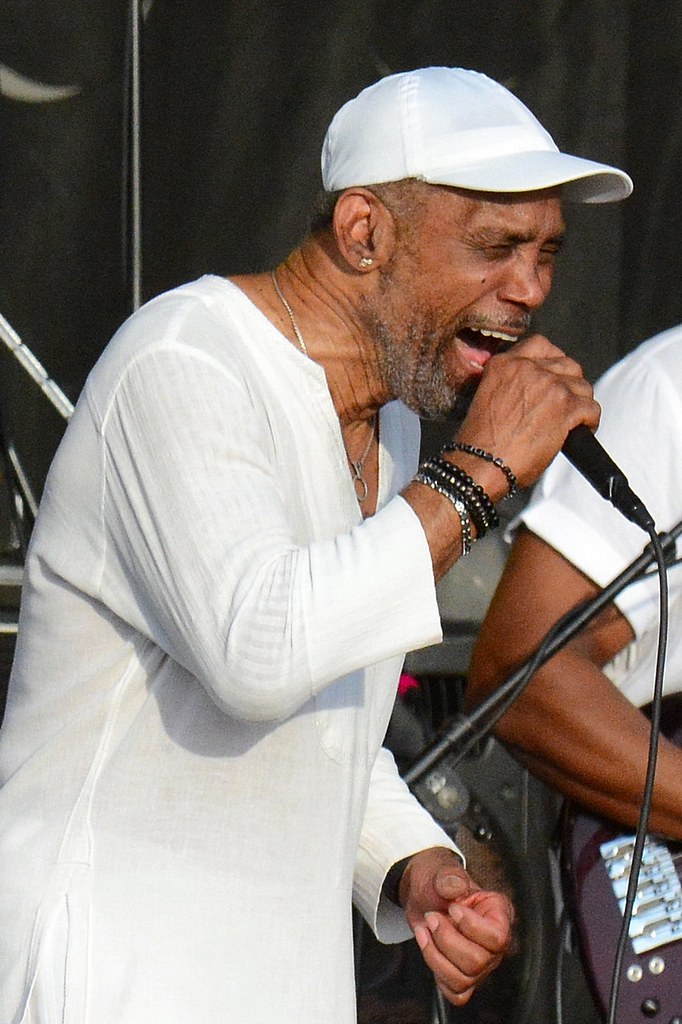 Maze Featuring Frankie Beverly images