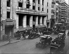 Anglų lietuvių žodynas. Žodis Fleet Street reiškia n 1) Flytstrytas (gatvė Londono centre, kur daug laikraščių redakcijų); 2)perk. spauda; Londono žurnalistai lietuviškai.