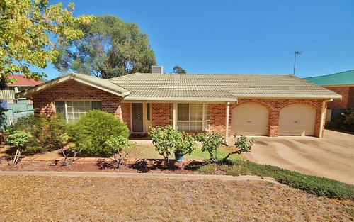 33 Pineview Circuit, Young NSW 2594