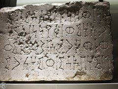 Fragmento de sillar con inscripción
