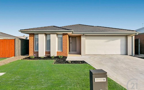 11 Newcastle Drive, Officer VIC 3809