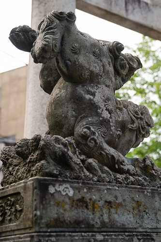 宇多須神社の逆さ狛犬さん 吽